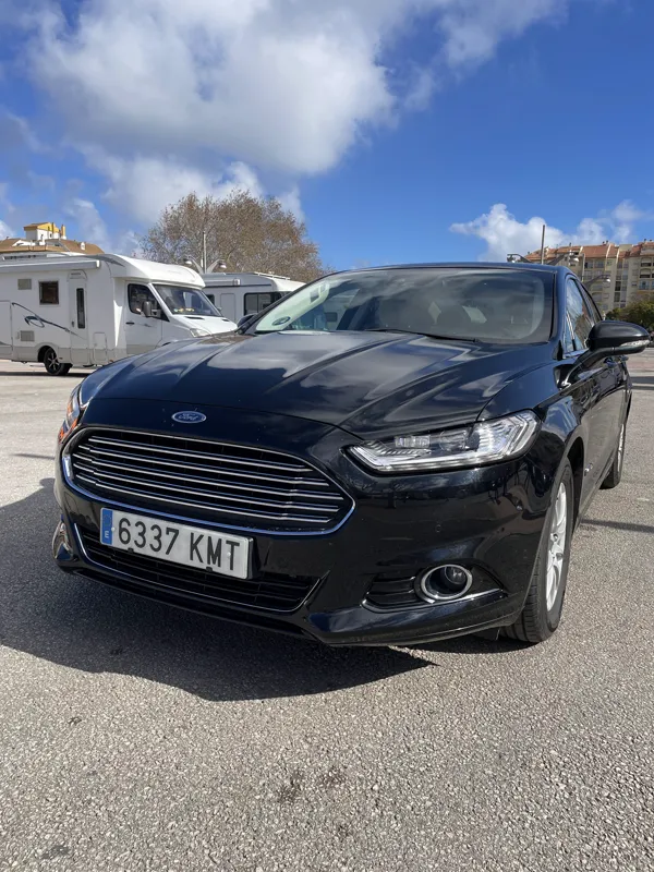 Ford de la flota de Publicars aparcado